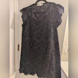 Short sleeve black eyelet Vineyard Vines size medium